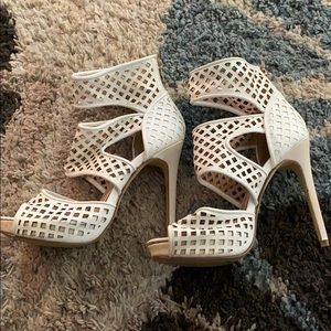 💫⭐️SALE⭐️💫White heels
